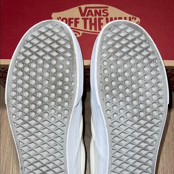 Vans Classic White Slip-On Shoes (Unisex) US Men’s 10.5 / US Women’s 12 - Picture 9 of 16